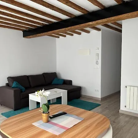 Se3-coqueto Y Funcional En El Centro De דירה