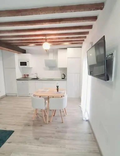 Se3-coqueto Y Funcional En El Centro De דירה *